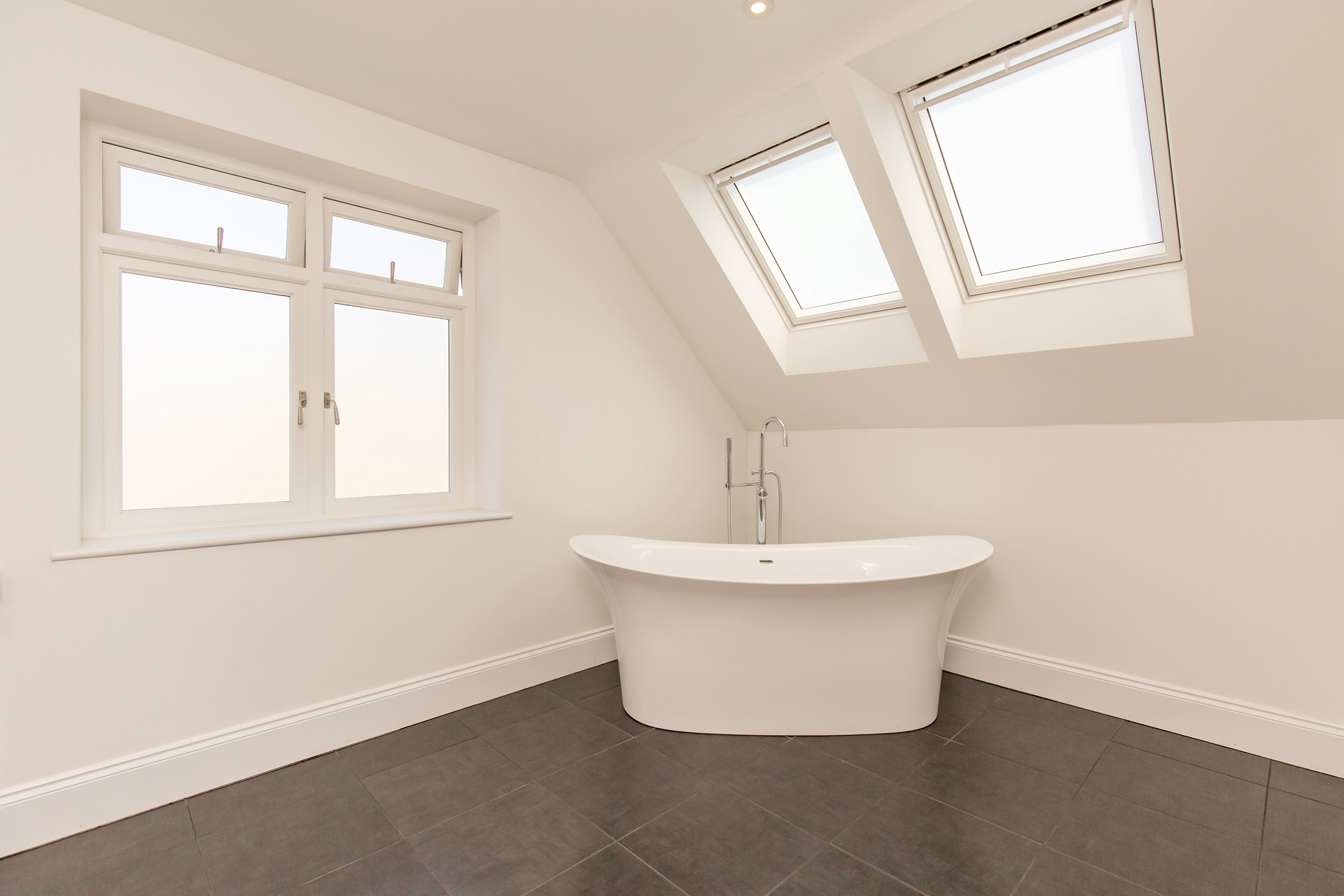 5 Bed House Bathroom